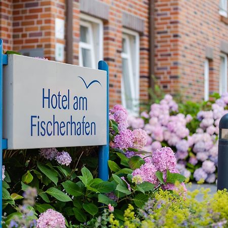 Hotel Am Fischerhafen Ditzum Bagian luar foto
