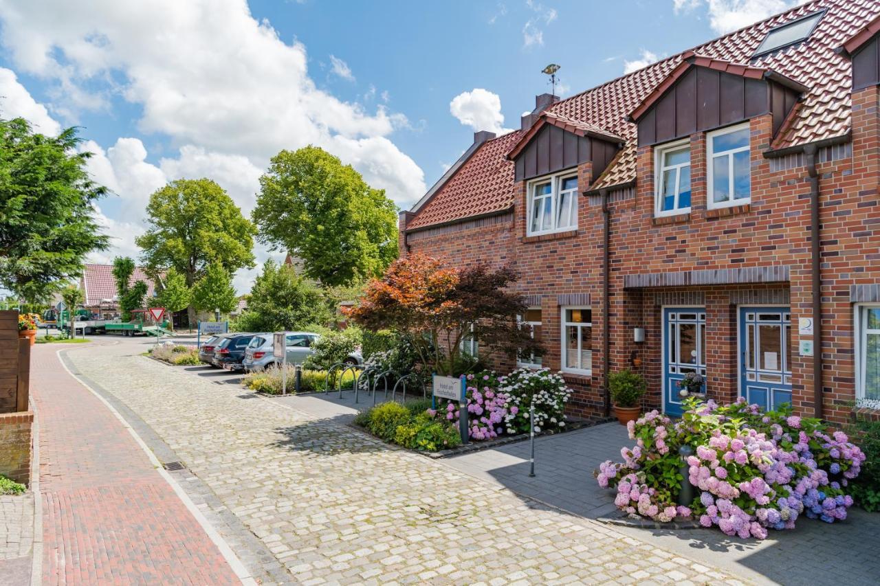Hotel Am Fischerhafen Ditzum Bagian luar foto