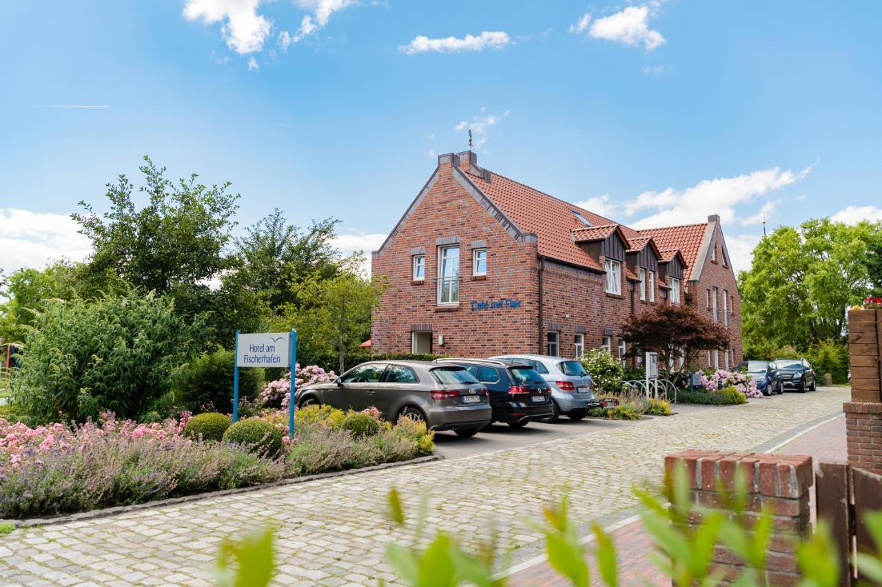 Hotel Am Fischerhafen Ditzum Bagian luar foto