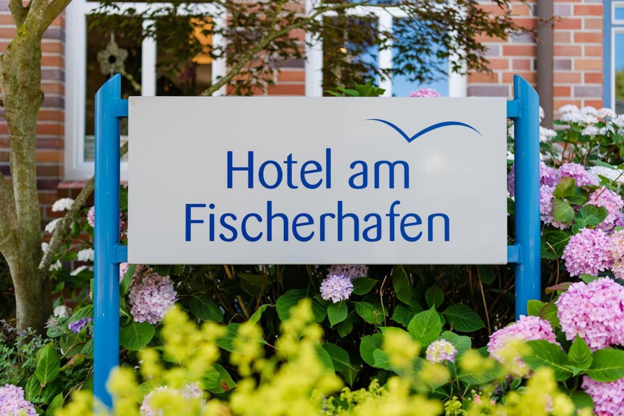 Hotel Am Fischerhafen Ditzum Bagian luar foto