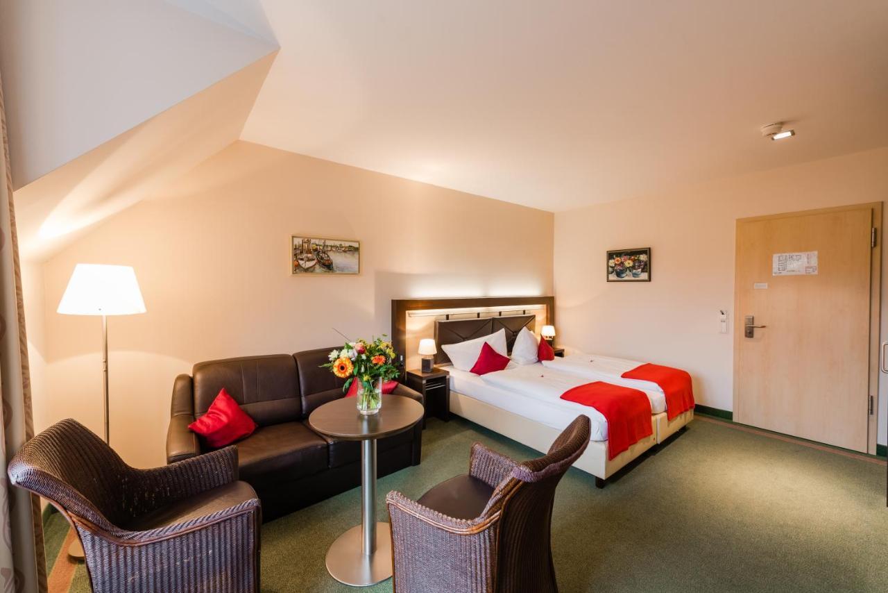 Hotel Am Fischerhafen Ditzum Bagian luar foto