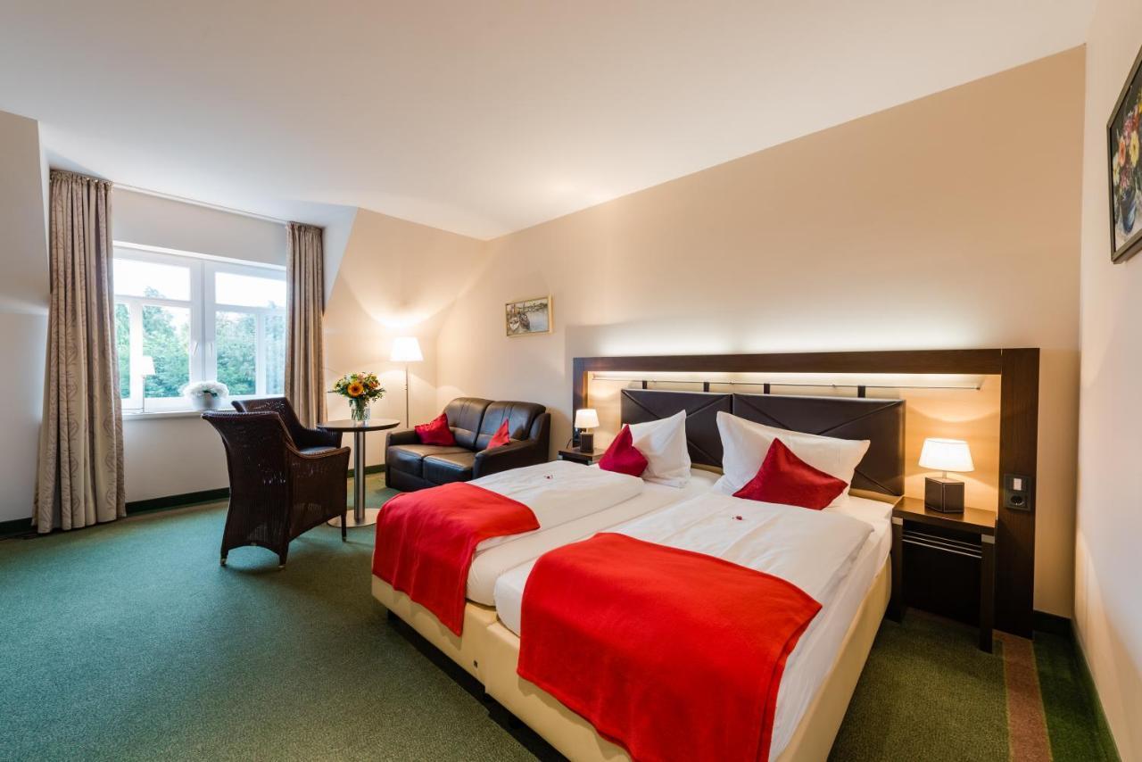 Hotel Am Fischerhafen Ditzum Bagian luar foto