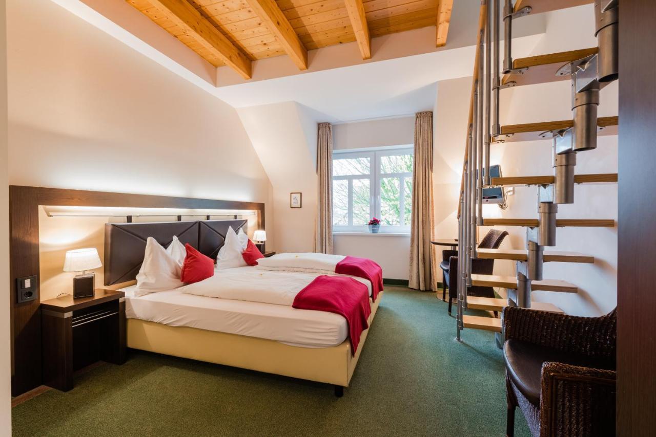 Hotel Am Fischerhafen Ditzum Bagian luar foto