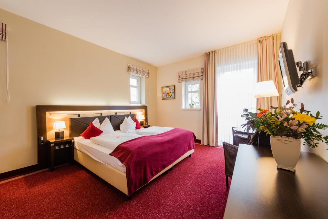 Hotel Am Fischerhafen Ditzum Bagian luar foto