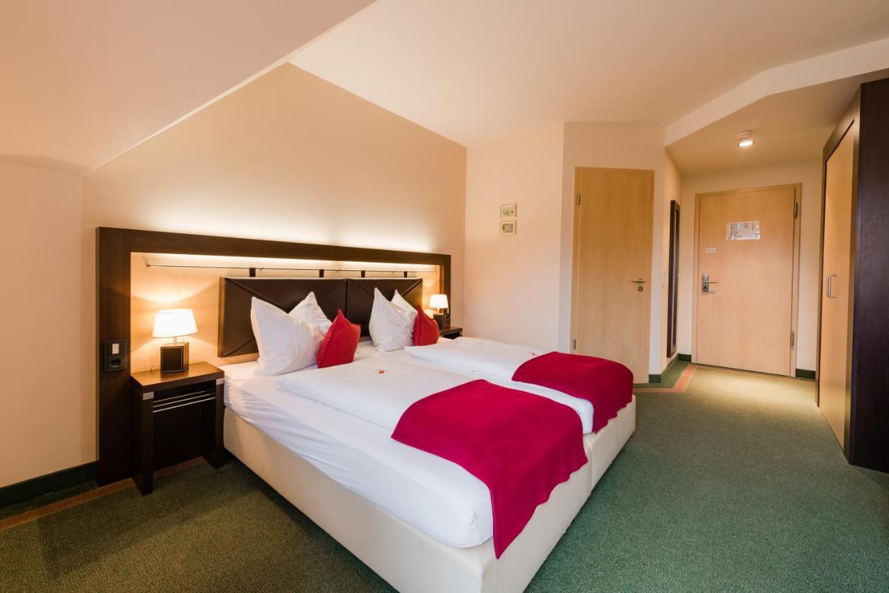 Hotel Am Fischerhafen Ditzum Bagian luar foto